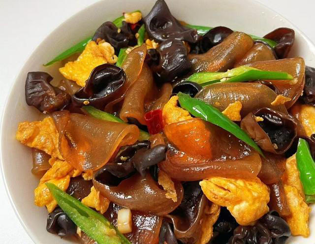 最补血的不是红枣，而是这6样食物，隔天吃1次，脸色红润精力充沛