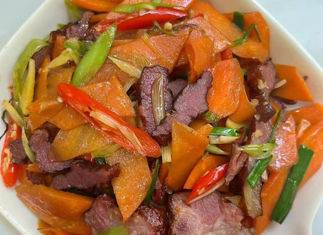 最补血的不是红枣，而是这6样食物，隔天吃1次，脸色红润精力充沛